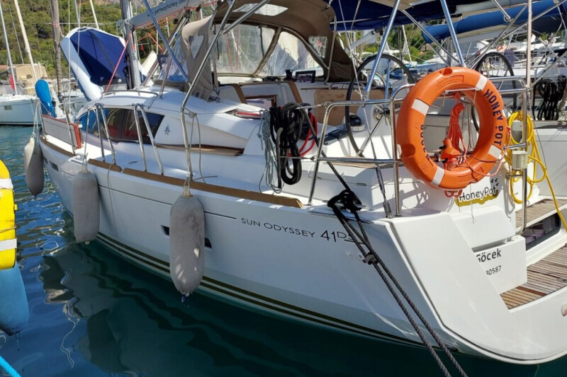 Sun Odyssey 41DS Honeypot