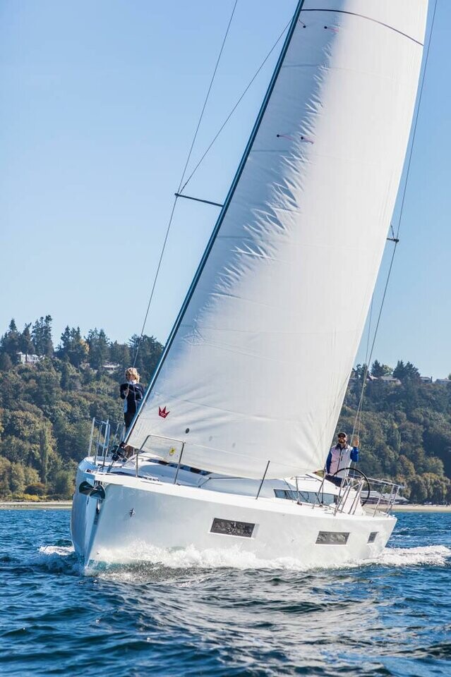 Sun Odyssey 440 Monolith