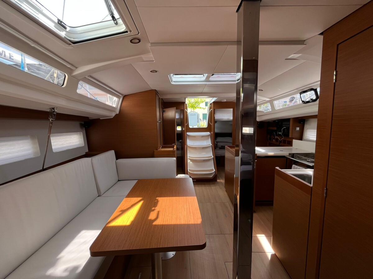 Sun Odyssey 440 Art  Vandelay