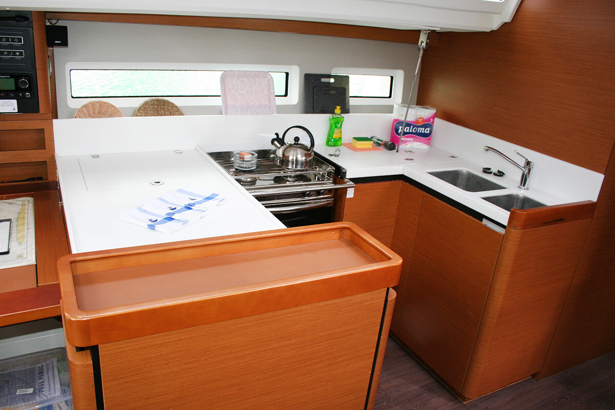 Sun Odyssey 440 Modesty