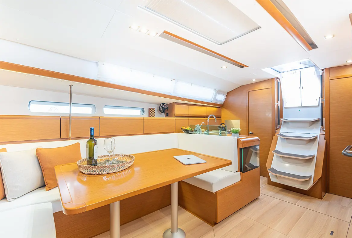 Sun Odyssey 449 Sante