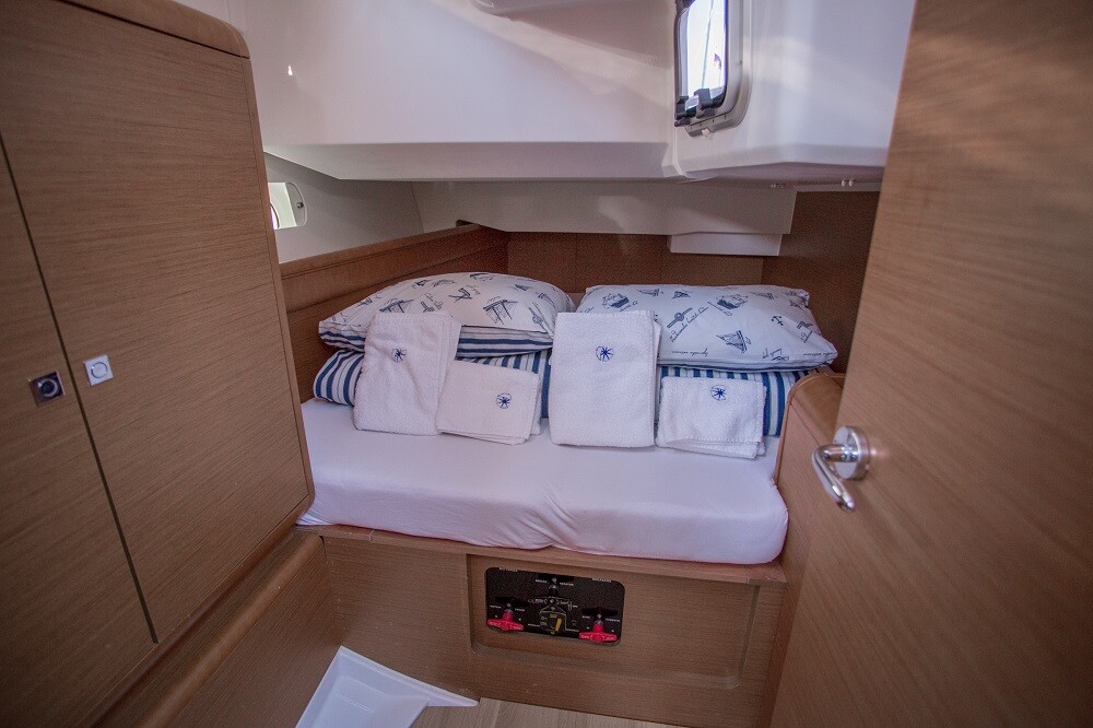 Sun Odyssey - DOUBLE CABIN Sailing school - double cabin